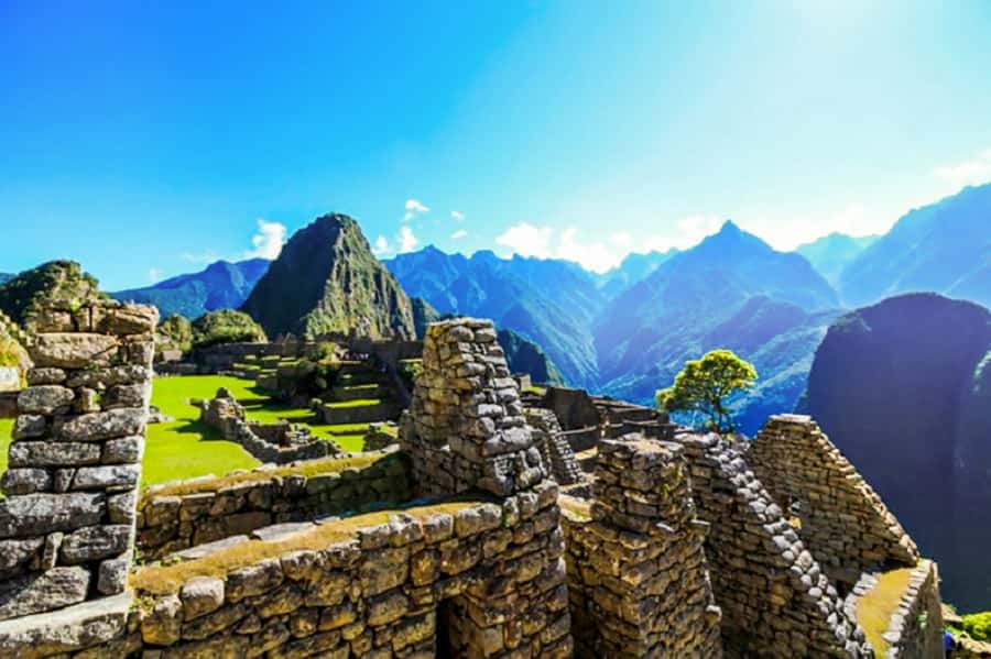 From Cusco: Full-Day Group Tour of Machu Picchu - The early bus from Cusco to Ollantaytambo