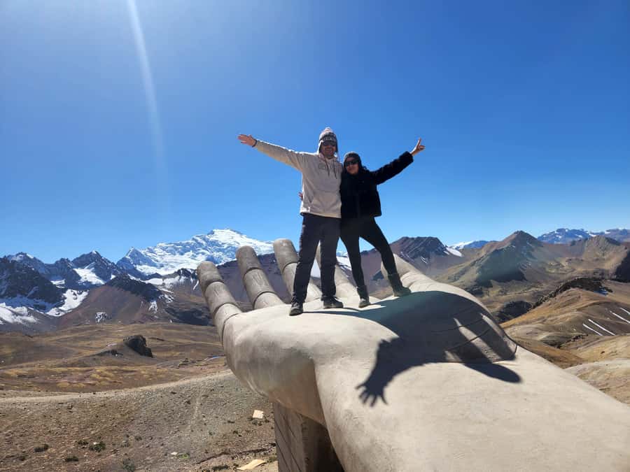 From Cusco: Full Day tour to Rainbow mountain and Red Valley - Guides, group size, and the human side of the day