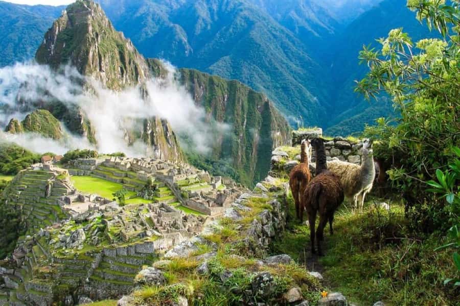 From Cusco:MachuPicchu Excursion 1 day plus Ticket and Train - The 105-minute road journey to Ollantaytambo
