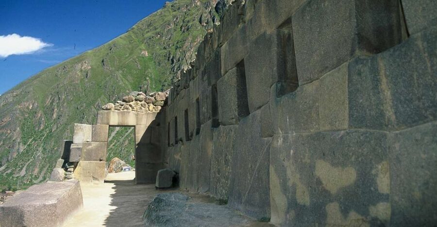 From Cusco: Ollantaytambo Fortress Half-Day Private Tour - The story of Manco Inca’s victory