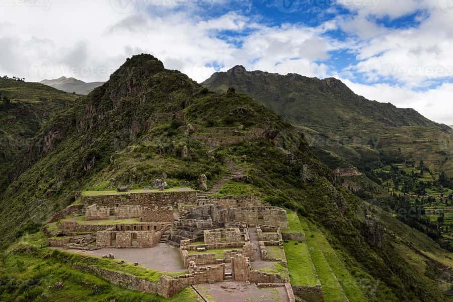 From Cusco: Private Pisac Ruins and Alpaca Farm Day Trip - The moderate hike and Sacred Valley views