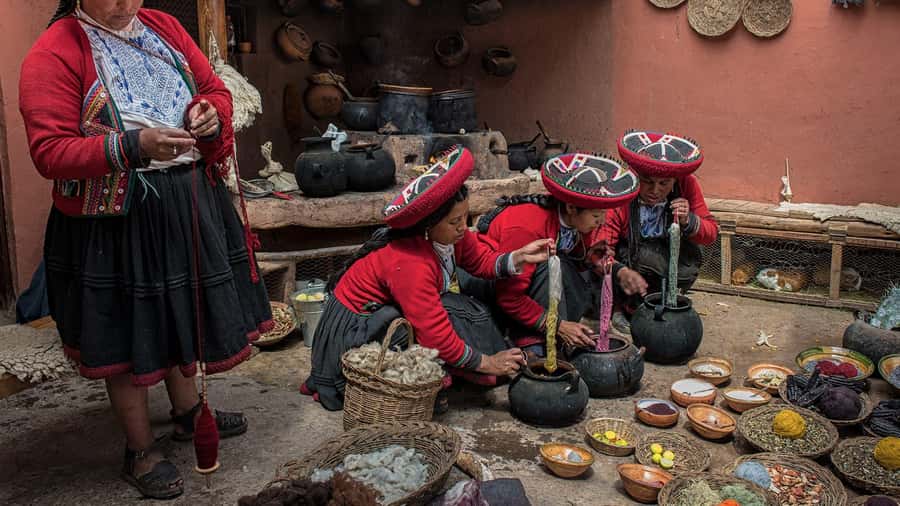 From Cusco: Sacred Valley & Maras Salt Mines with Lunch - Urubamba lunch: a lower-altitude pause