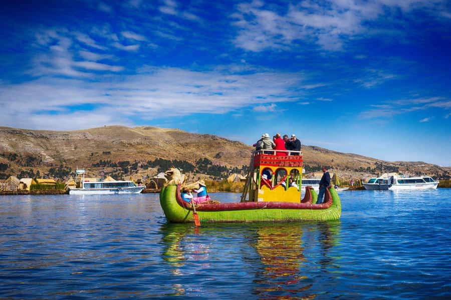 From Cusco: Titicaca Lake - Full day tour with sleeper bus - Puno arrival: breakfast, luggage, and a quick reset