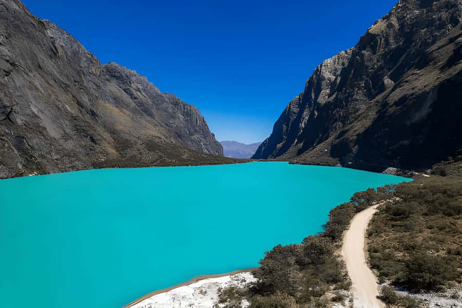 From Huaraz: Tour to Llanganuco Lakes (Chinancocha Lake) - Yungay Cemetery and the 1970 disaster