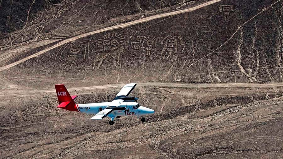 From Lima: Nazca Lines and Ica Desert Day Trip - Why combine Nazca and Huacachina in one day?