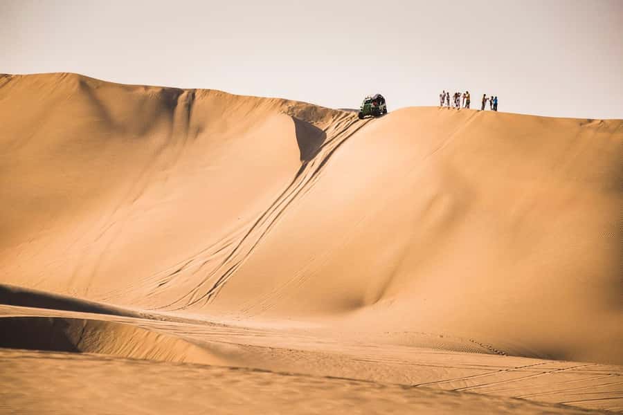 From Lima: Paracas and Huacachina Oasis Full Day Tour - The sunset stop and the long ride home