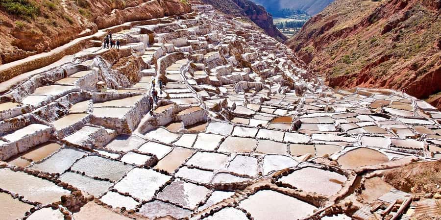 From Ollantaytambo: Moray, Maras, and Chinchero Guided Tour - Chinchero: A useful look at Andean textile skills