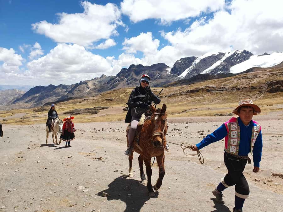 FULL DAY| MOUNTAIN OF COLORS ON HORSEBACK - Why Vinicunca is worth the early alarm