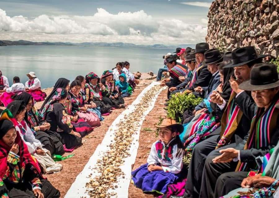 Full Day Tour to Titicaca Lake in Puno: Uros and Amantani - The commercial side of Uros