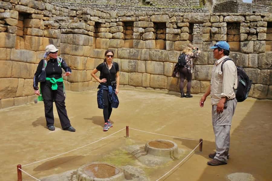 Guide in Machu Picchu - How the group format affects your visit