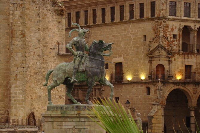 Guided tour in Trujillo at Sunset "El Collector de Atardeceres" - Starting in Plaza Mayor, Trujillo’s grand stage