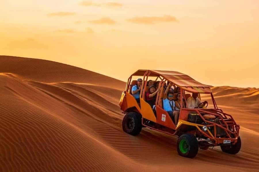 Huacachina: Buggy en las Dunas al Atardecer y Sandboarding - The 4x4 Ride Through 30-Meter Dunes