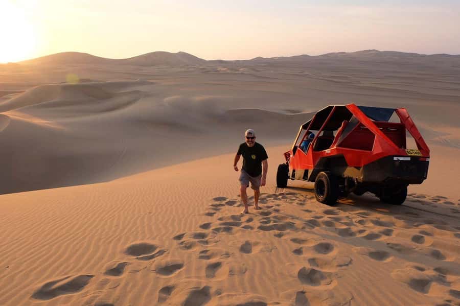 Huacachina: Sandboarding and 4x4 Desert Adventure - The 4x4 buggy ride across the sand