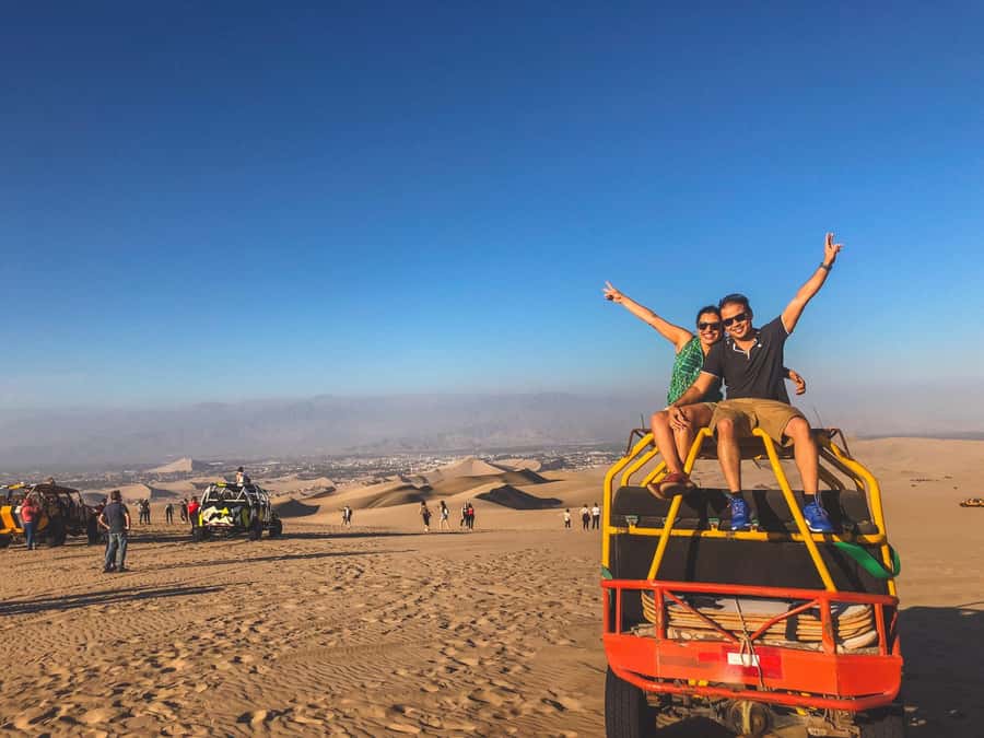 Huacachina: Sandboarding and 4x4 Desert Adventure - Meeting at the oasis and walking to the dunes