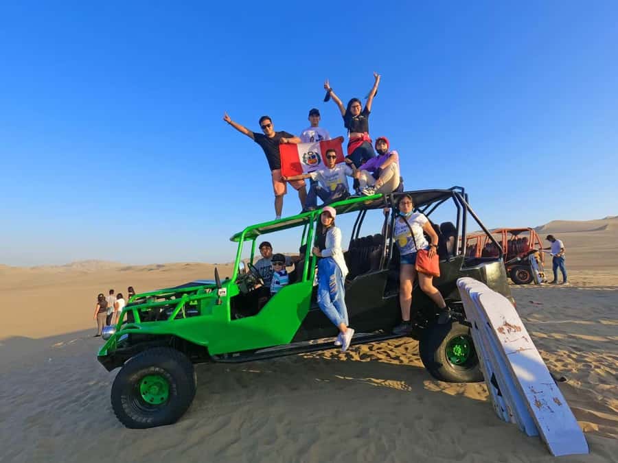 Huacachina: Sandboarding and Dune Buggy Tour + Sunset - Sandboarding with a basic board