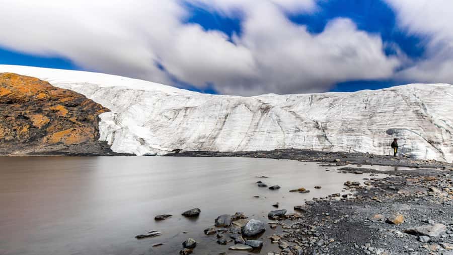 Huaraz-Excursion to the Pastoruri Snows and Puyas Raymondi - Patococha Lagoon: A Calm First Stop