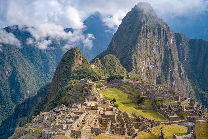 Inca Trail 4 Day Adventure to Machu Picchu with Panoramic Train - Day 3: Phuyupatamarca, Cloud Forest, and Wiñay Wayna