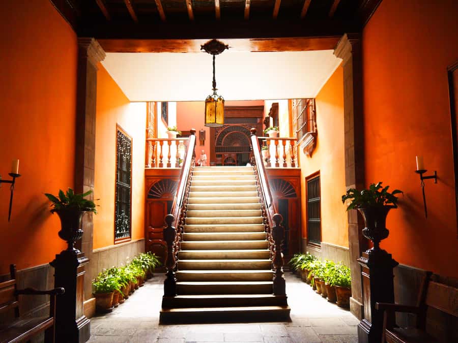 La casa de Aliaga, an alive colonial jewel at Lima center. - The small-access problem you should understand
