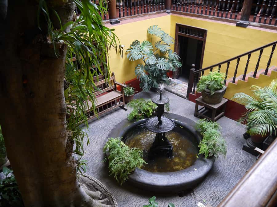La casa de Aliaga, an alive colonial jewel at Lima center. - Guide quality and the importance of reliable scheduling