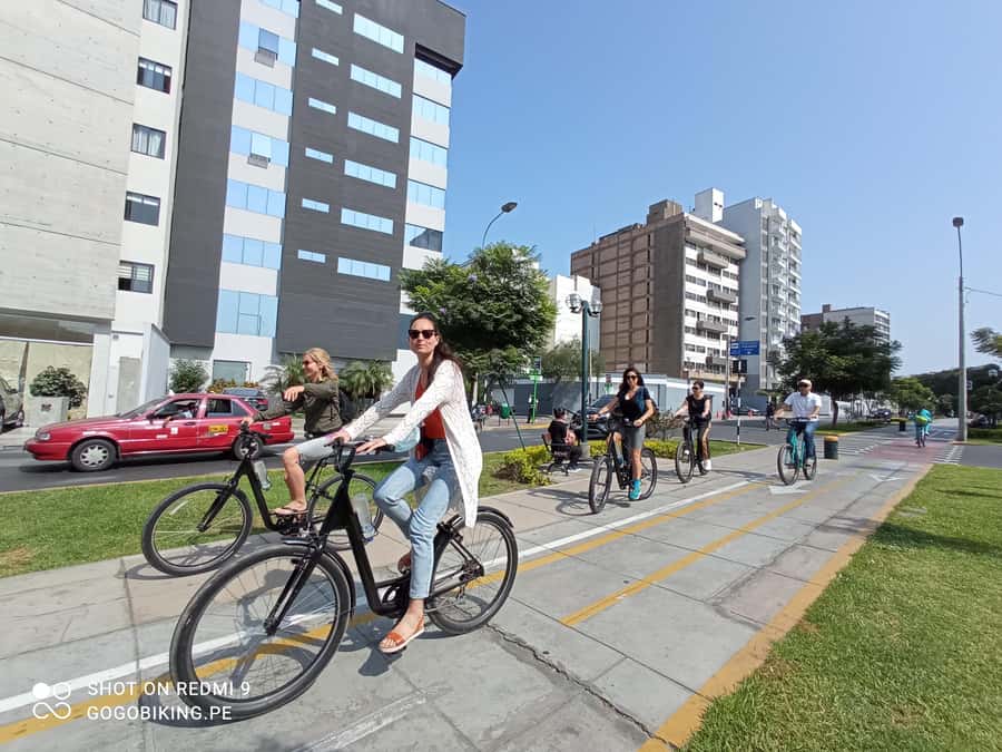 Lima Bike Tour: La Costa Verde & Jesus Statue in Chorrillos - Key points at a glance