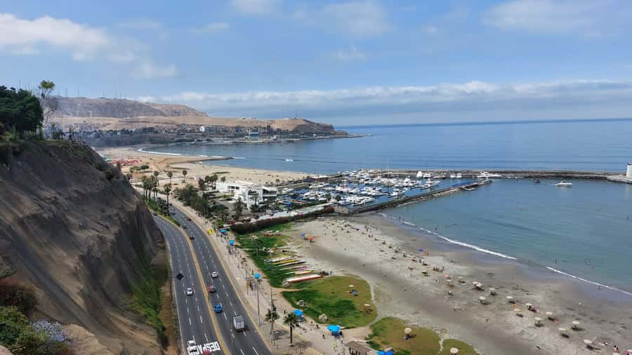 Lima Bike Tour: La Costa Verde & Jesus Statue in Chorrillos - Starting in Miraflores with a practical briefing