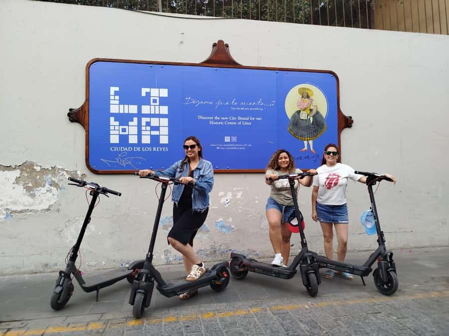 Lima Bike Tour: La Costa Verde & Jesus Statue in Chorrillos - Barranco, murals, and the Bridge of Sighs
