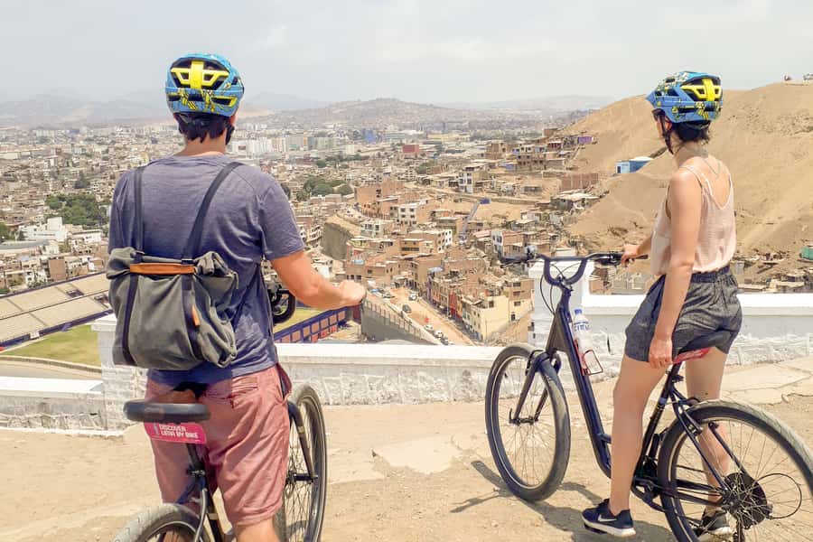 Lima Bike Tour: La Costa Verde & Jesus Statue in Chorrillos - The included refreshment and return through Barranco