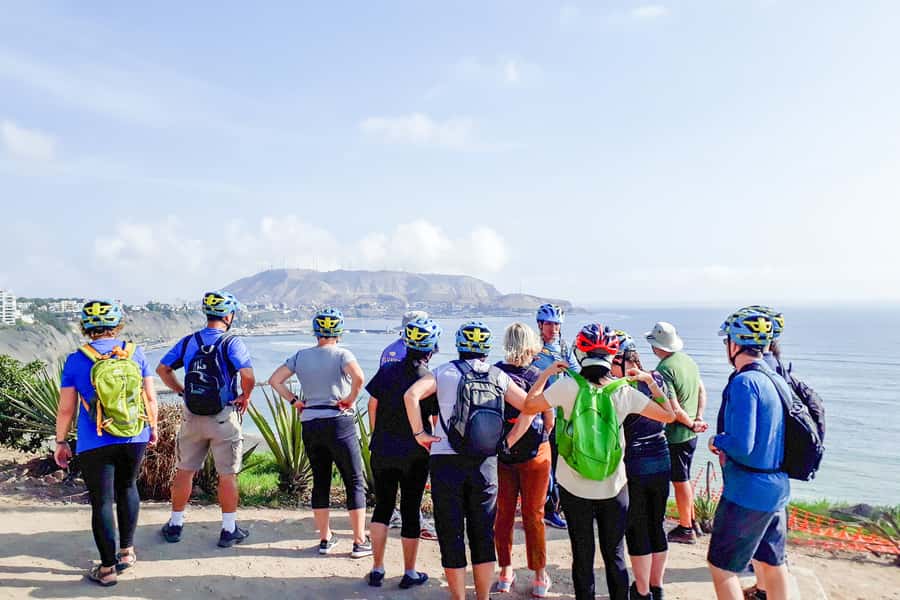 Lima Bike Tour: La Costa Verde & Jesus Statue in Chorrillos - Kennedy Park, the Park of Love, and the Miraflores cliffs