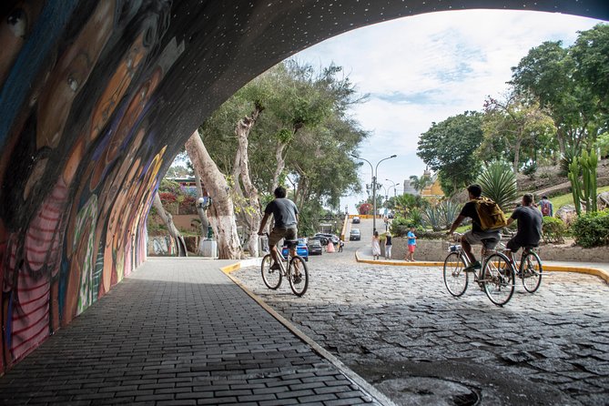 Lima Bike Tour Miraflores - Barranco + Huaca Pucllana! - The Miraflores shoreline delivers the best views