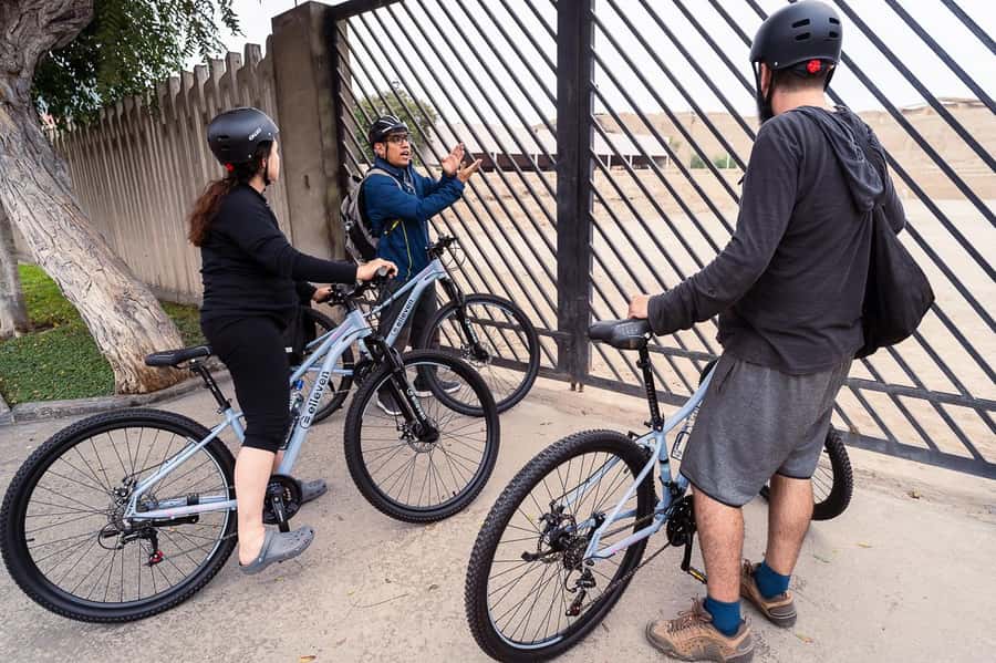 Lima: City biking - El Olivar Park and San Isidro’s quieter side