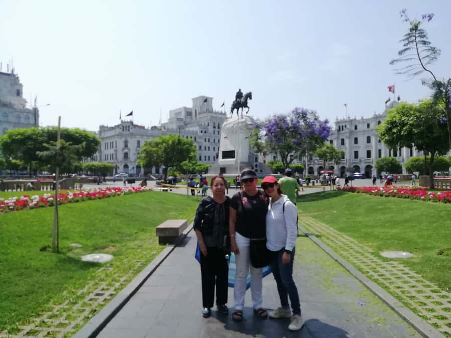 Lima: City Highlights Small Group Tour - San Francisco Monastery and the Catacombs of Lima