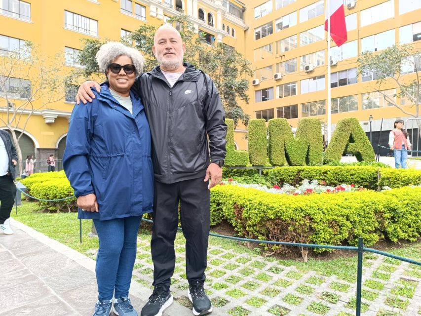 Lima: City Highlights Walking Tour & Catacombs - Iglesia de La Merced and the details between monuments