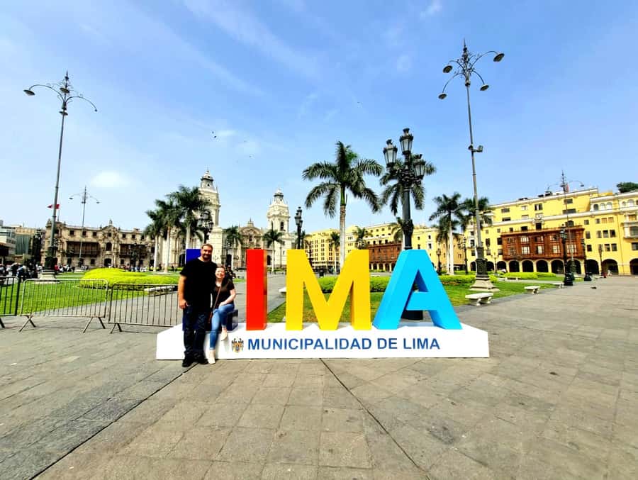 Lima: City Highlights Walking Tour & Catacombs - San Francisco Monastery and the Catacombs