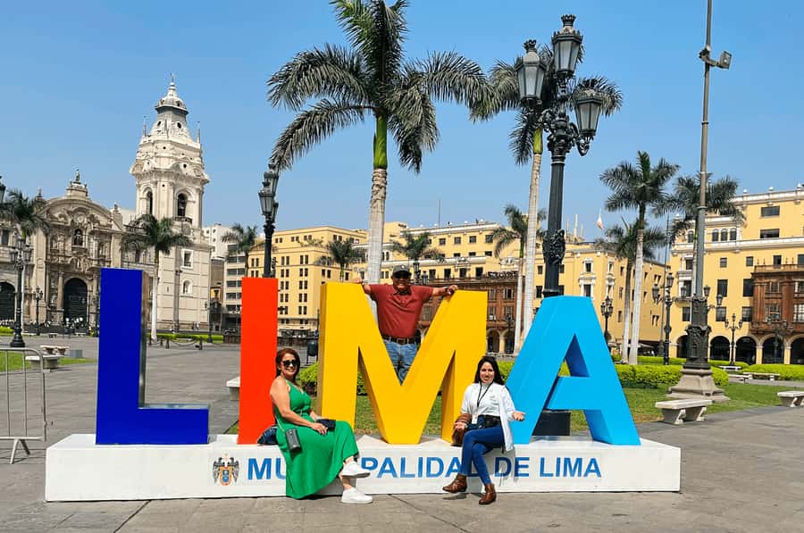 Lima: City Highlights Walking Tour & Catacombs - House of Peruvian Literature and Plaza Mayor