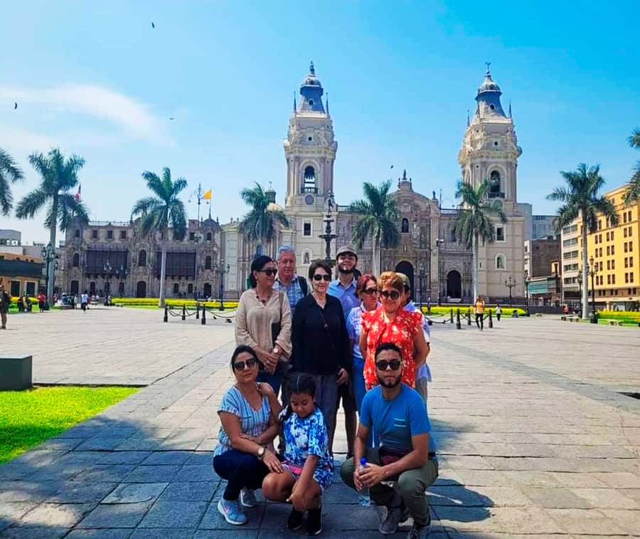 Lima: City Highlights Walking Tour & Catacombs - Plaza San Martín and Lima’s republican face