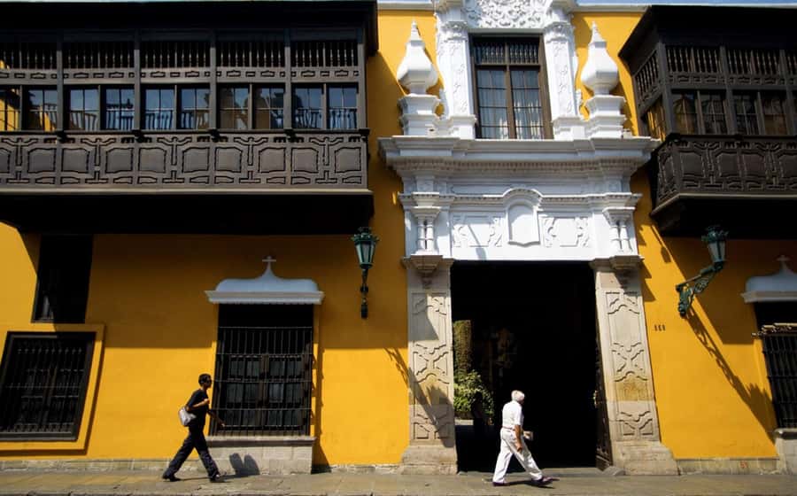 Lima : City tour 360° Panoramic bus - Sightseeing Tour - The bus versus the walking sections
