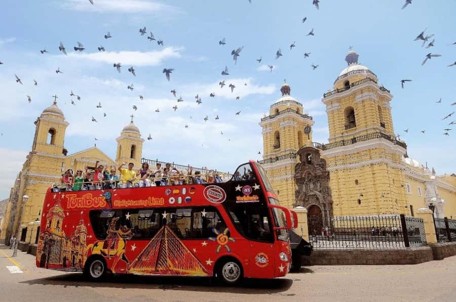 Lima : City tour 360° Panoramic bus - Sightseeing Tour - Huaca Pucllana, Lima’s ancient surprise in Miraflores