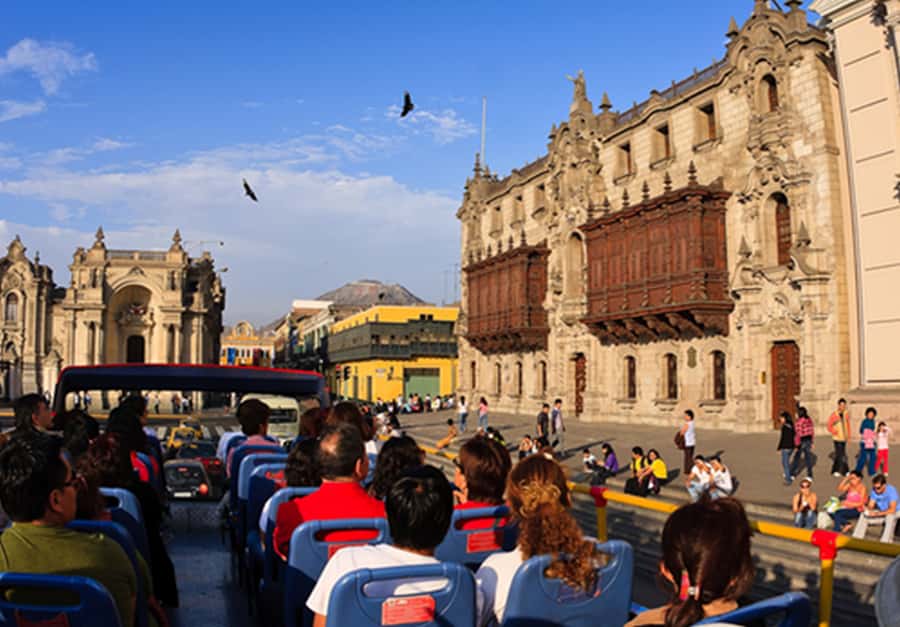 Lima : City tour 360° Panoramic bus - Sightseeing Tour - San Isidro and the modern face of the city
