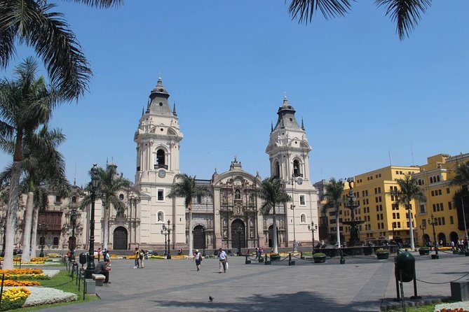 Lima City tour and Catacombs Museum (04 hours) Private Tour with guide in Lima - Plaza San Martín and the republic of Peru