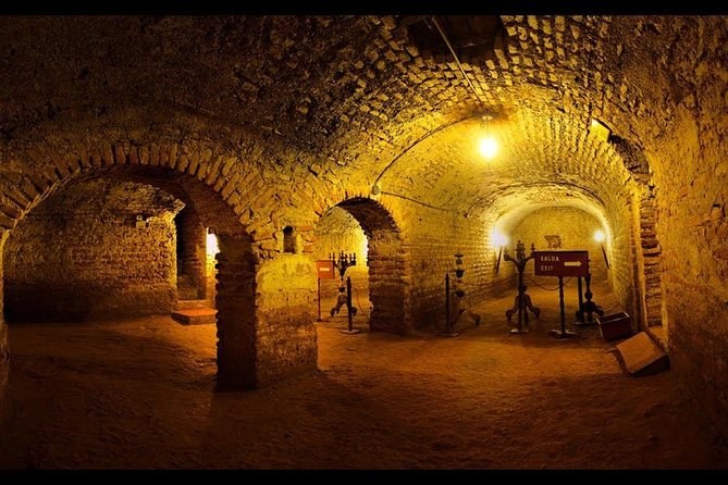 Lima City tour and Catacombs Museum (04 hours) Private Tour with guide in Lima - The guide and driver matter here