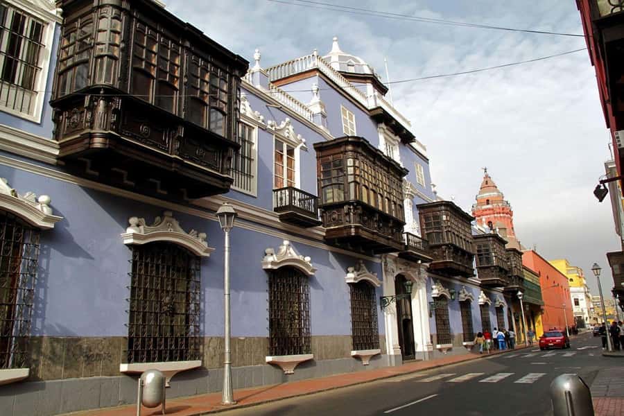 Lima : City Tour by Panoramic Bus - Walking & Catacombs - Plaza San Martín and the colonial center on foot