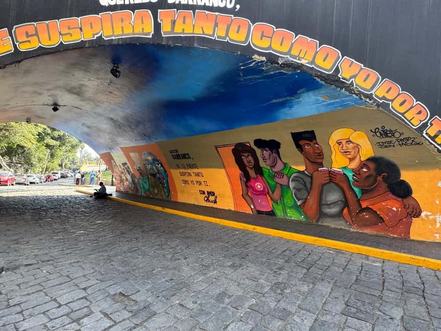 Lima Full-Day Main Attractions Tour - Barranco lunch and the Bridge of Sighs