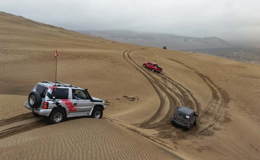 LIMA: HALF-DAY SANDBOARDING TOUR - The off-road ride into the sand