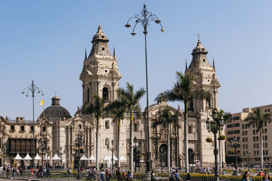 Lima: Historic Center Street Food, Market, and Eateries Tour - Barrio Chino and the Peruvian-Chinese table