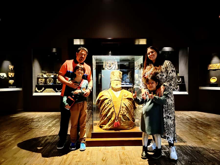 Lima: Larco Museum Entry Ticket & Guided Tour with Pickup - The 25-minute ride from Miraflores, Barranco, or San Isidro