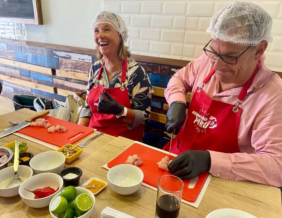 Lima: Market Tour and Cooking Class with Pisco Sour - Meeting the guide at Holiday Inn Lima Miraflores