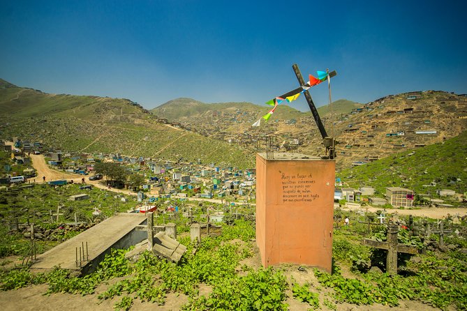 Lima Off the Beaten Path: Local Communities and Cultural Immersion - Cementerio de Nueva Esperanza: a city of memory