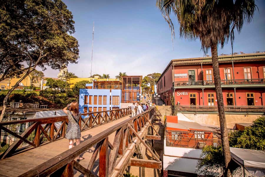 Lima: Pachacamac Ruins & Barranco Half-Day Guided Tour - The drive south on the South Pacific Coast Highway