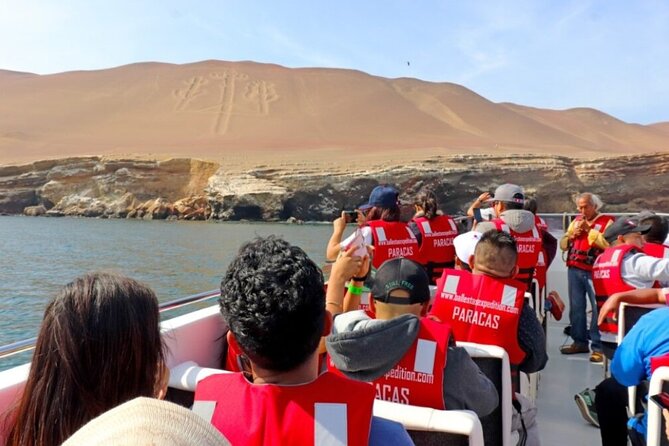 Lima : Paracas & Huacachina- Day to Islas Ballestas & Sandboard - Guides, language, and group size