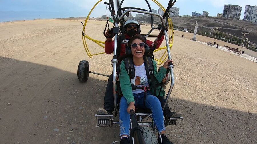 Lima: Paragliding Flight Over Costa Verde Districts - San Miguel and Magdalena del Mar from Above